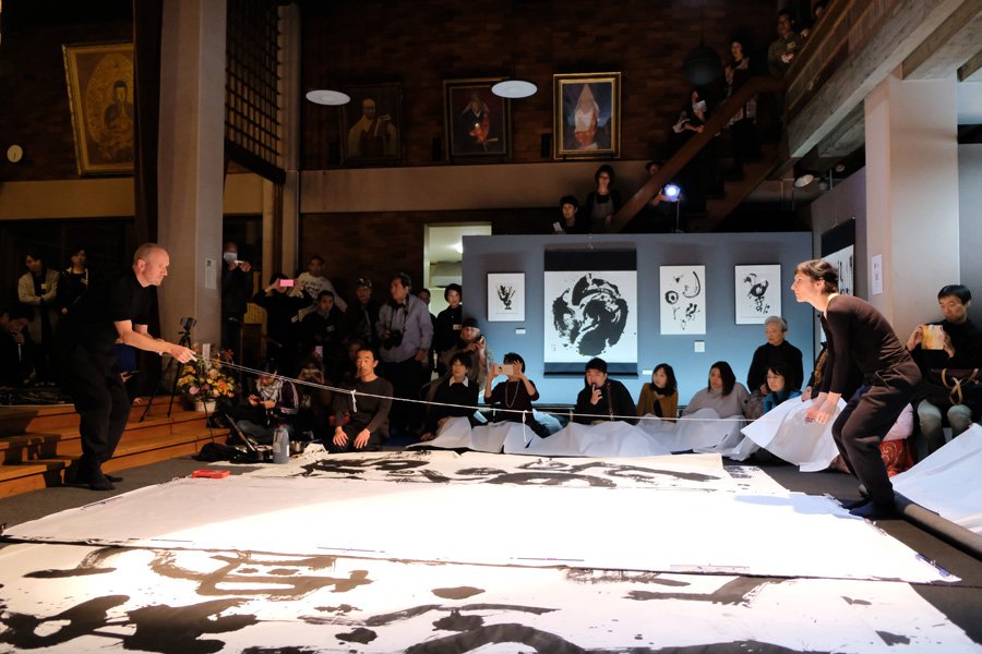 Miriam Bossard Project - Duality - Painting performance